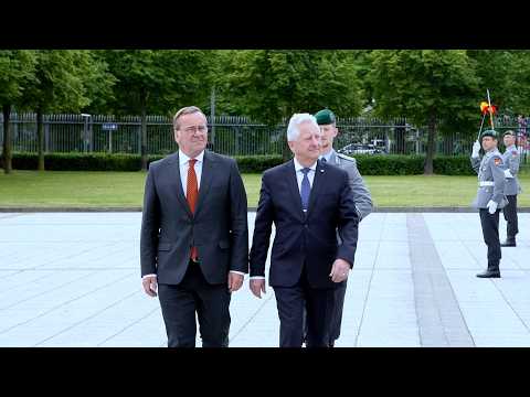 Military honours for Czech Defense Minister Jaromír Zůna