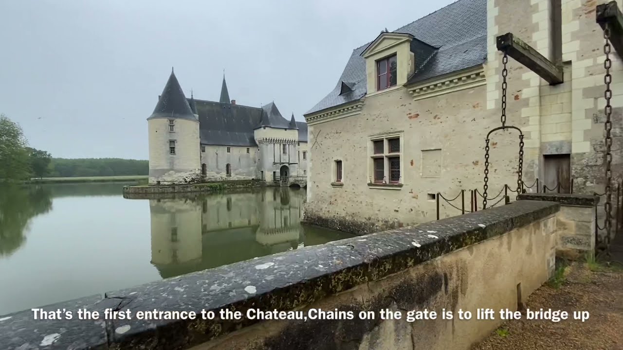 Château du Plessis-Bourré FRANCE