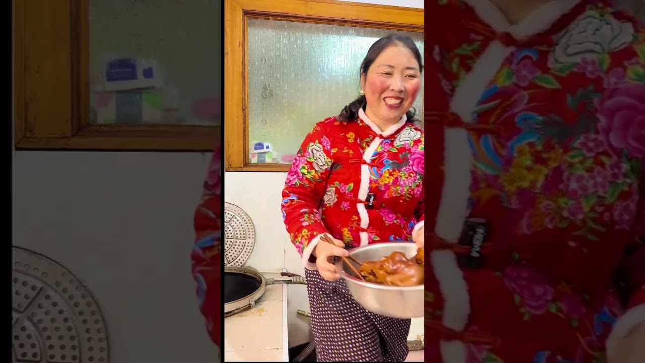 Lao Liu bought a piece of beef head braised meat. After it was cooked it instantly turned