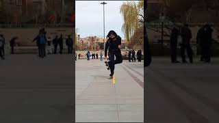 ローラーブレードを極めた女の子【中国】Girls are very good at rollerblading.