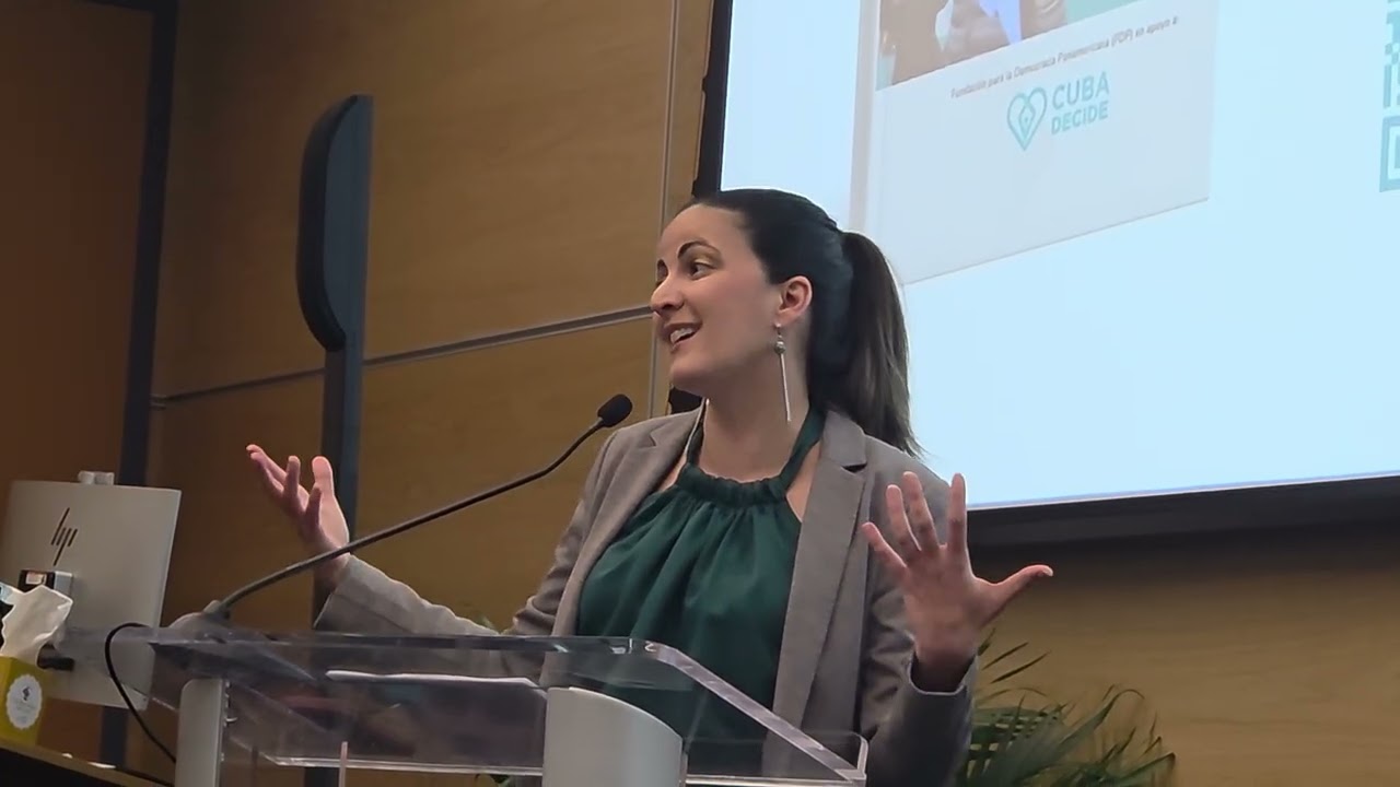Rosa María Payá presenta Defensa Cuba Decide. 
