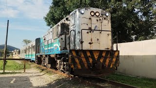 Locomotiva U12B 2302 subindo para Vila Inhomirim no prefixo: UV-101