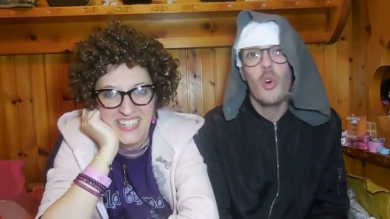 PARODIA- Analia fa il tag: Mia mamma mi conosce come crede?