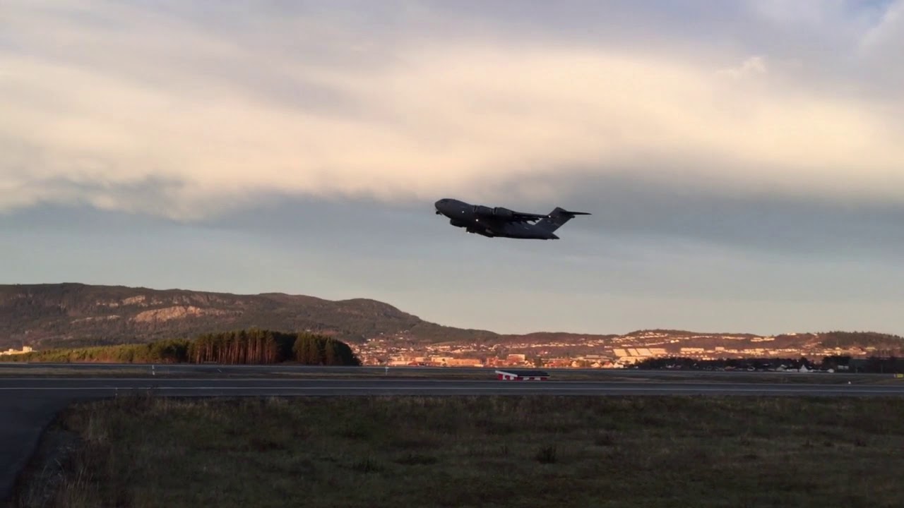 c-17-takeoff-v-rnes-youtube