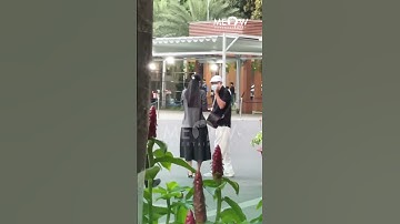 NS Việt Anh và bạn gái xuất hiện ở lễ tang cố NS Quý Bình khiến ai cũng rưng rưng