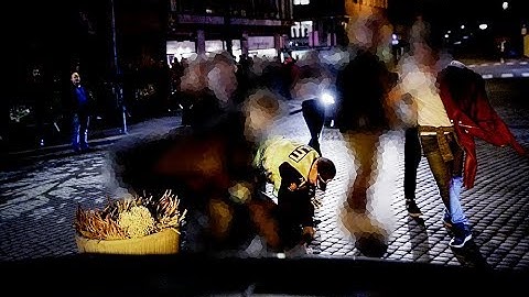 Her går en kvinne til angrep på Oslo-politiet