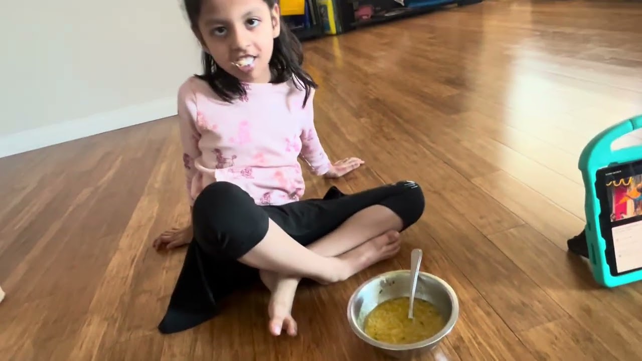 Aaje to Gare Bread Rolls banaya !!! 