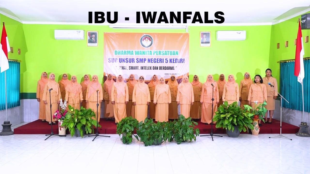 TIM PADUAN SUARA DHARMA WANITA PERSATUAN SUB UNSUR SMP NEGERI 5 KEDIRI