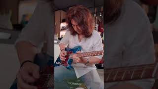 Download Lagu 🌊Addy Cradle rips a soulful solo on Bulan Dikekang Malam by Rossa! #blackstar OD:Core 20 V3 MP3