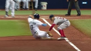 BOS@TB: Leon throws out Dickerson at third