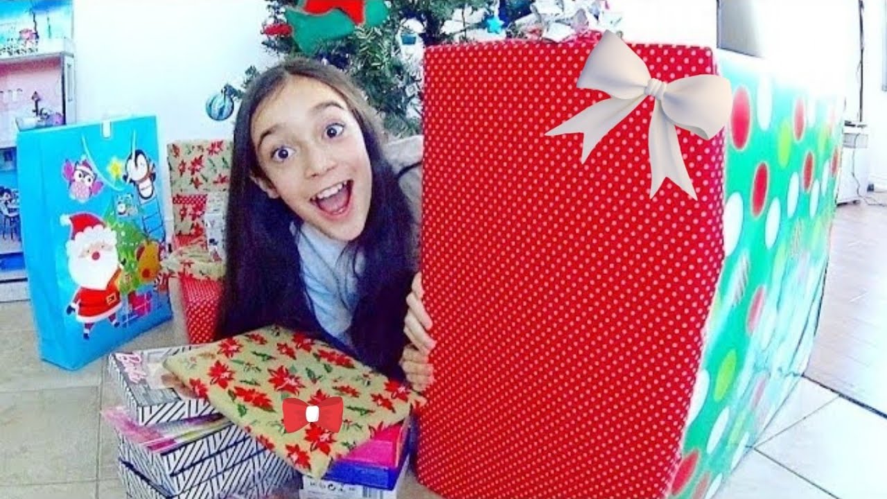 MEUS PRESENTES DE NATAL! ☆ Abrindo Presentes que Mamãe e Papai Noel  deixaram na Árvore de Natal - YouTube