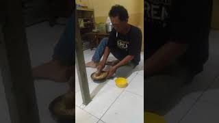 Orang Proyek Nyambal Bumbu Kacang Maknyuus,