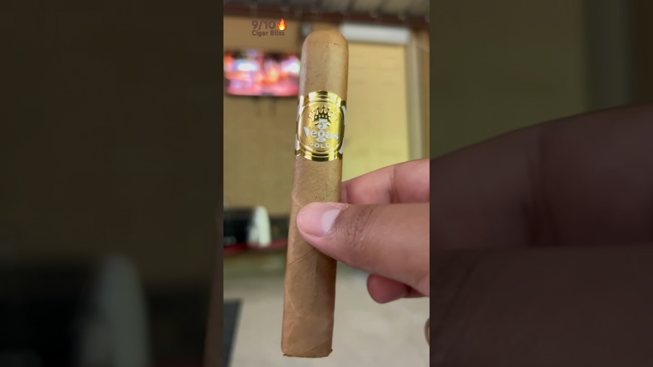 About to enjoy this SMOOTH & CREAMY 5 Vegas Gold Cigar🥵🌴 