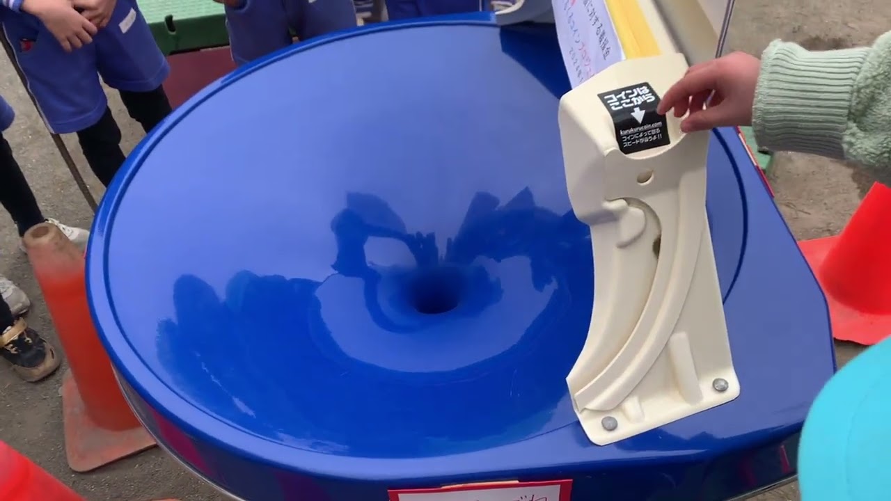 なかなか落ちないくるくるコイン募金箱で、重力場をイメージしてみよう