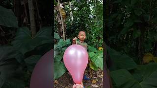 Meletus balon merah DOOR! #ajirabalon #balon #balonkuadalima #meletusbalonhijau #shorts