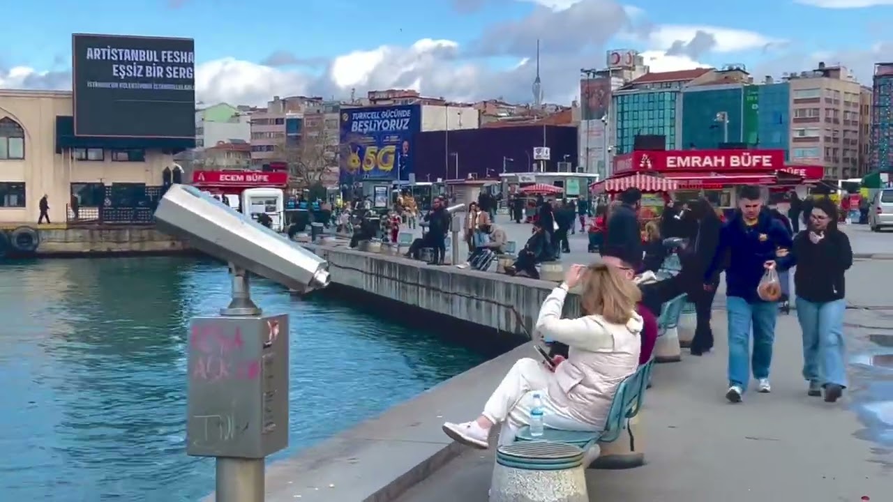 İSTANBUL KADIKÖY SAHİLDE