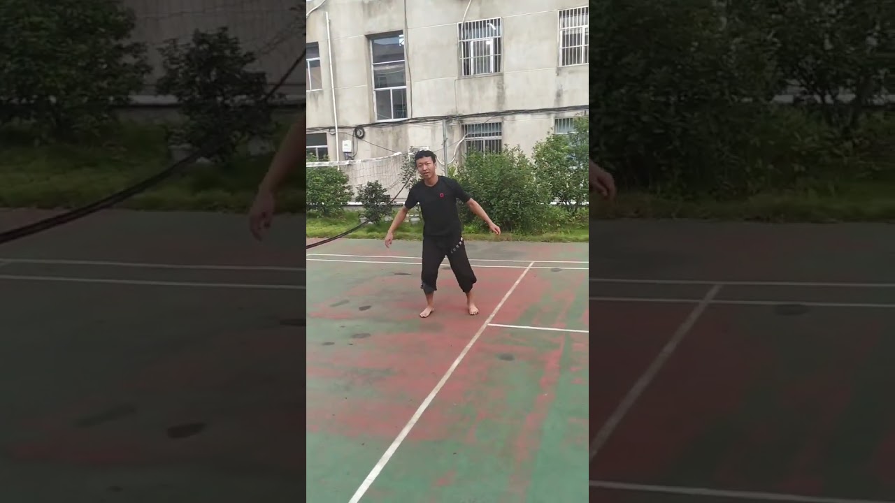 The young man's jumping power is amazing, and his efforts will have infinite possibilities. Than