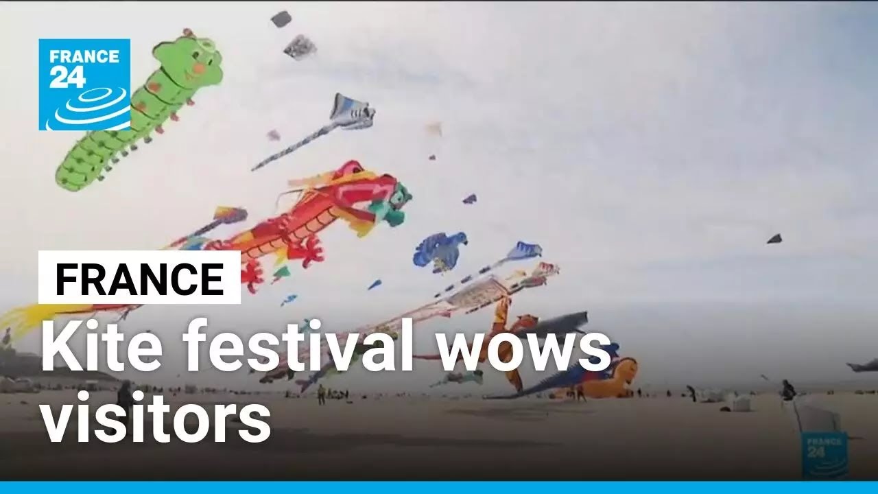 Tens of thousands flock to French kite festival as record smashed • FRANCE 24 English