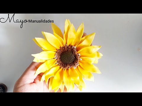 How to make cold porcelain sunflower | Como hacer un girasol de porcelana  fría | pasta flexible - YouTube