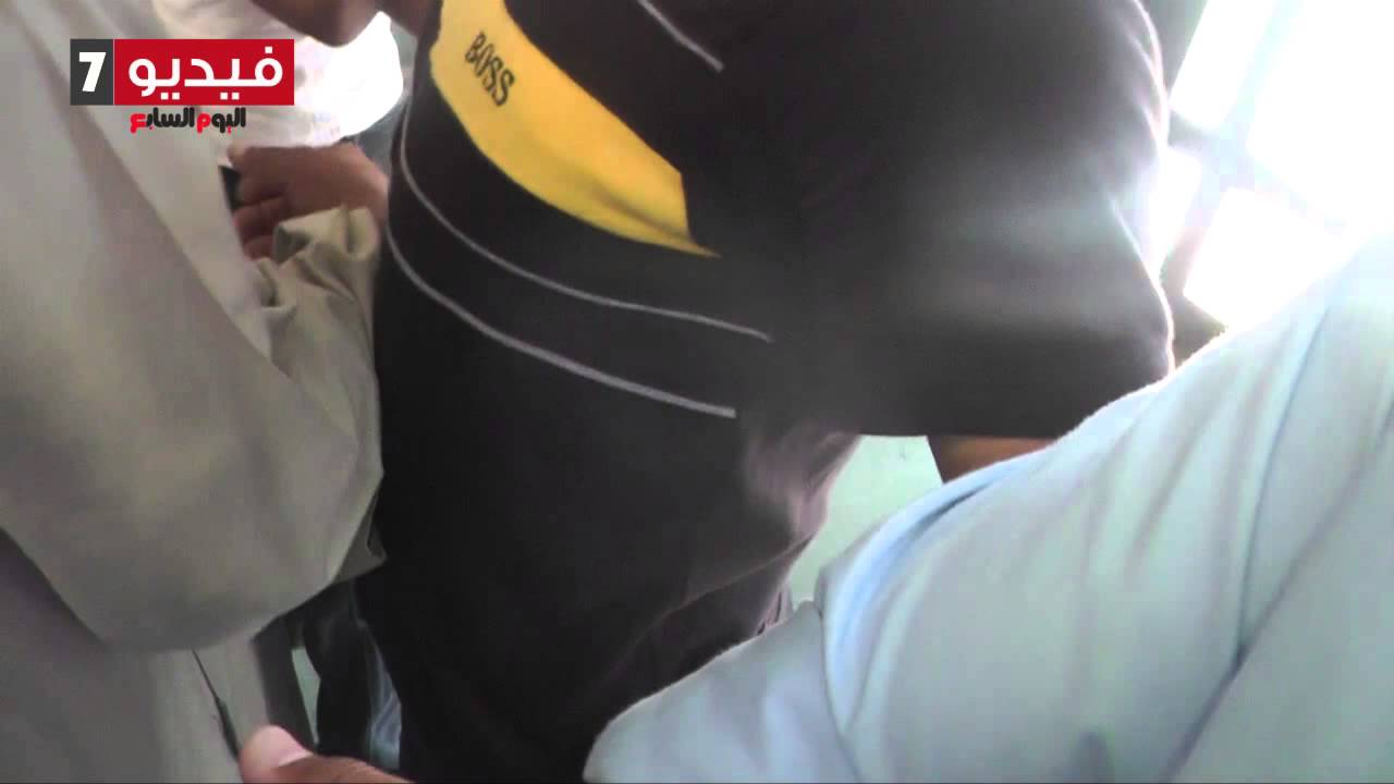 مرسى يتجاهل شبيهه داخل مسجد الحمد