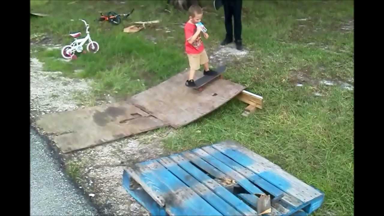 4 year old skate boarder - YouTube