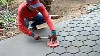 cara membuat lantai halaman motif paving