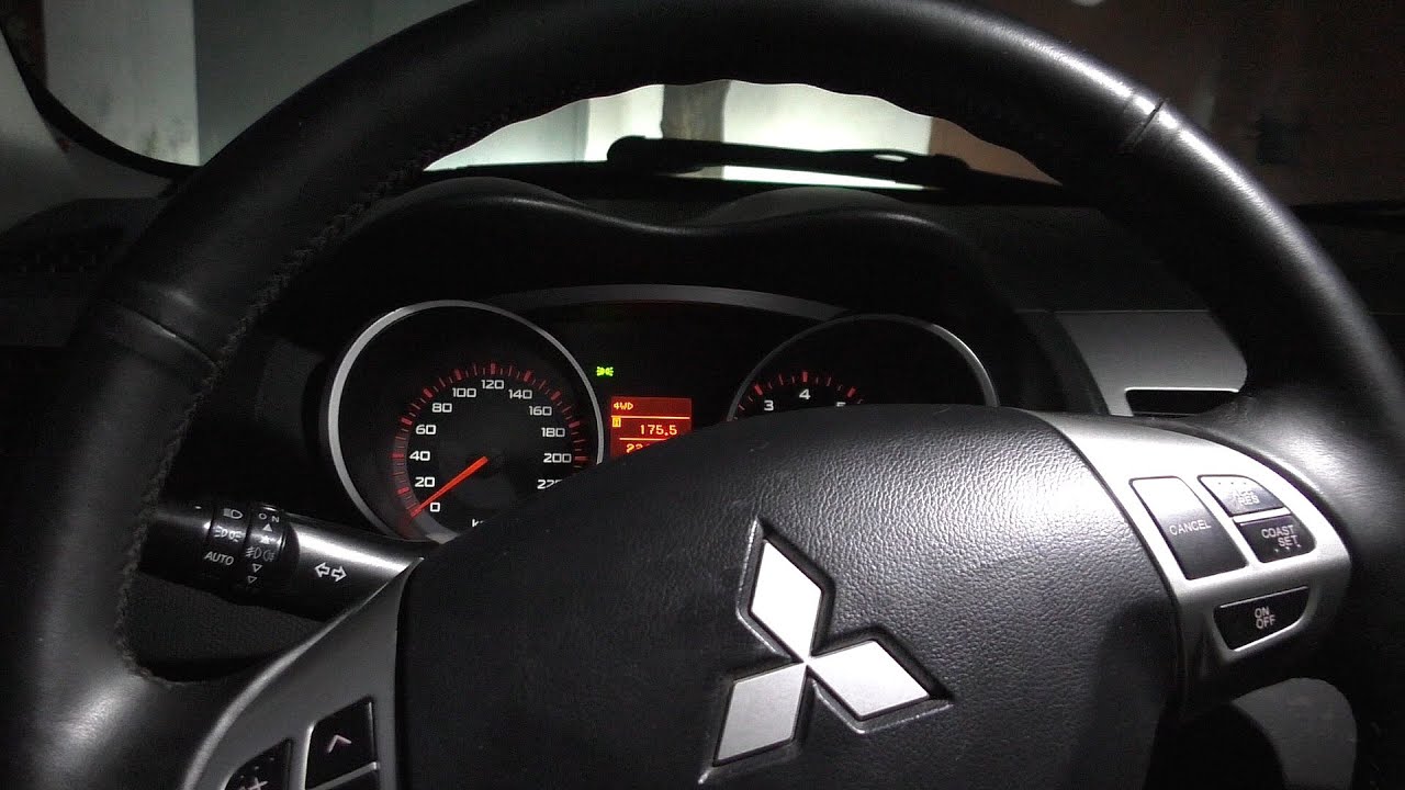 Mitsubishi Outlander XL - Однократный металлический стук (удар) при ...