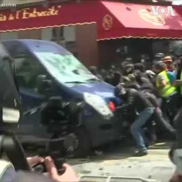 法国劳动节集会引发冲突 警方动用催泪瓦斯