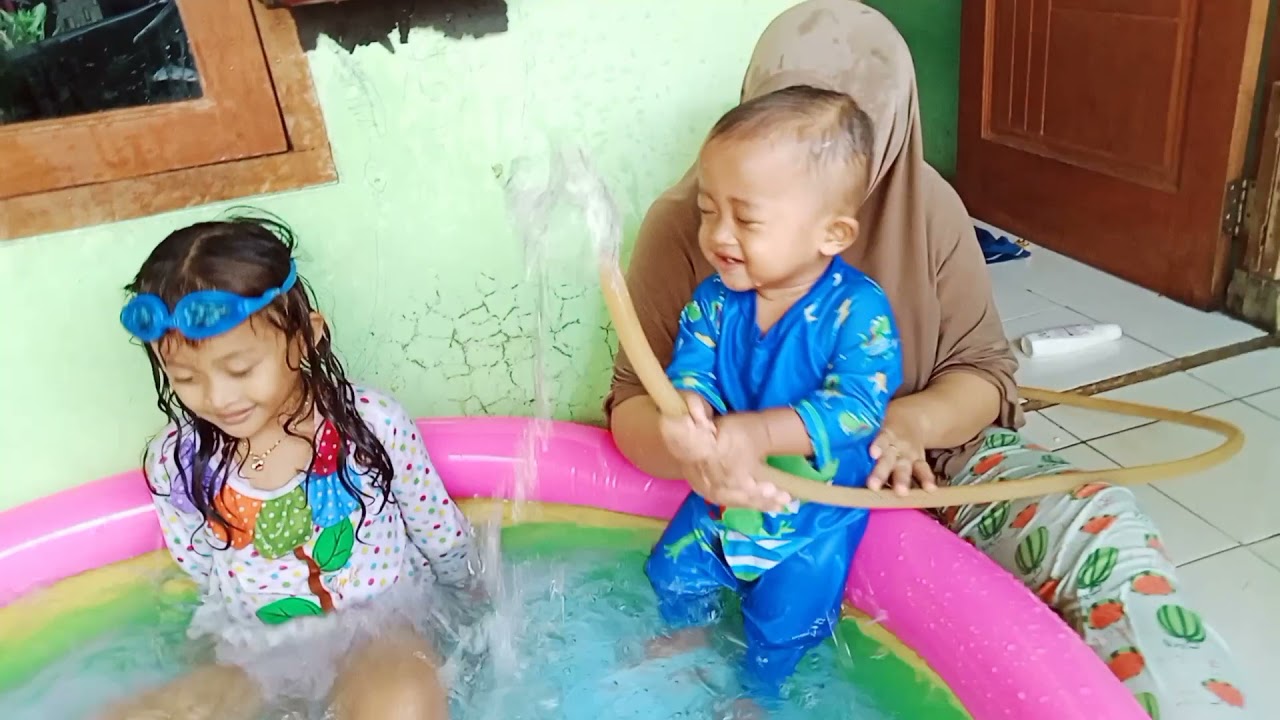 BERENANG BARENG KELUARGA
