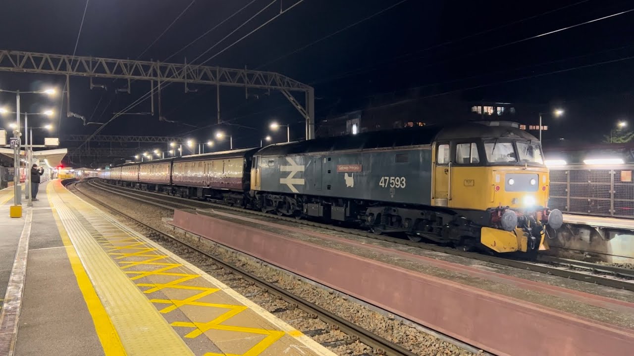 Locomotive Services Limited 47593 and 47810 power out of Colchester ...