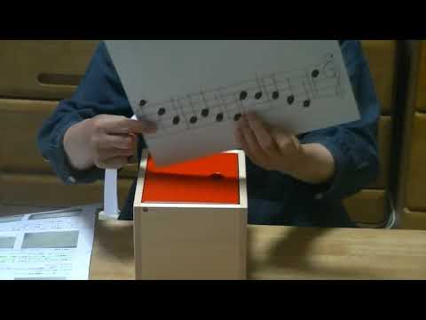 １曲を４通りのメロディで聞ける、手回しオルゴール