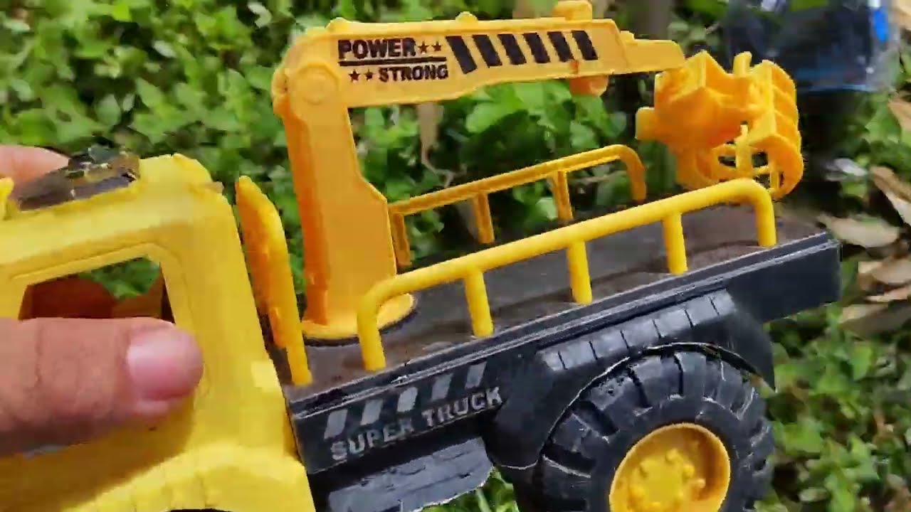 Menemukan mainan mobil truk crean, truk tambang, excavator, bildozer, truk molen besar,