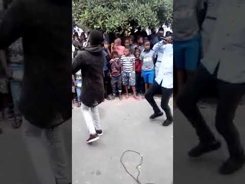 Emiky ft Chillas - Mad over you (Live performance )
