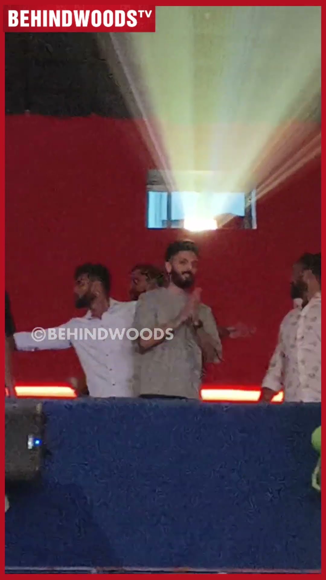 'Ani Music-ல Theatre-ஏ தெறிக்குது' ? Vidaamuyarchi FDFS-ல் Anirudh
