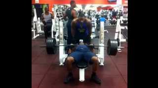 superman roe Bench pressing 405 for 6 reps @ bodyweight 180