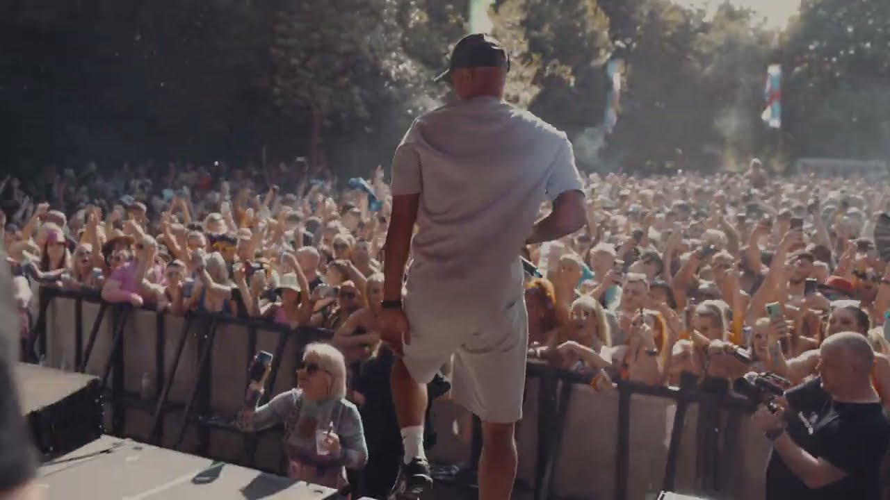 "PUT A DONK ON IT" 🎤 Blackout Crew Live 🙌