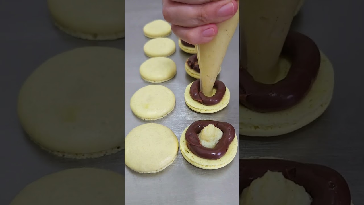 MACARON COCO #macaron #chocolate - YouTube