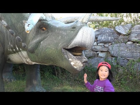 Boram Viaja y juega en el parque de dinosaurios. 보람이의 쥬라기공원 테마파크 놀러가기