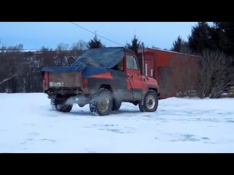 Демонстрация роли давления в шинах  Уаз по снегу на стравленных колесах