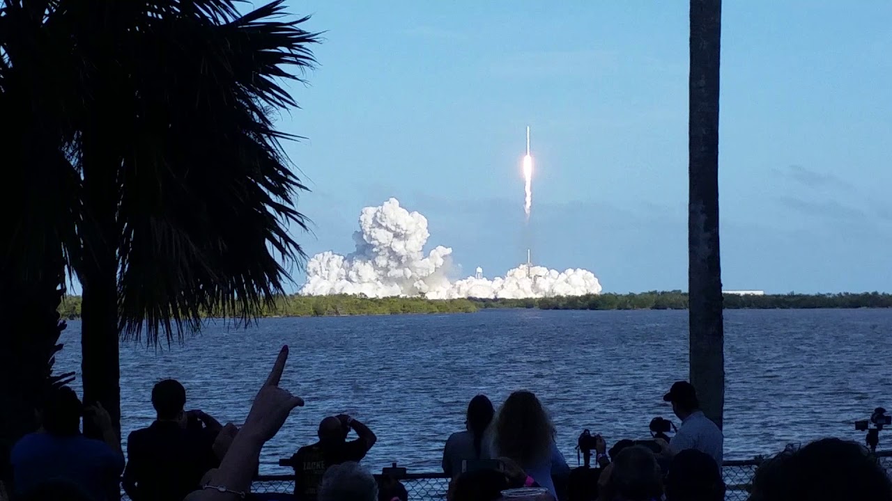 Falcon Heavy launch - YouTube