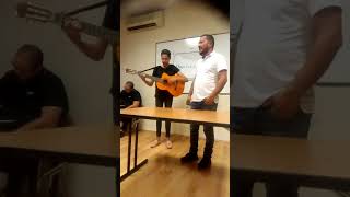 Frère Rudi Et Chini Qui Chante Un Cantique En Catalan Fils De David