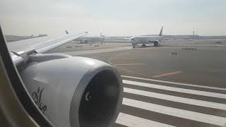 Emirates Boeing 777-300ER takeoff Dubai on hazy boxing day