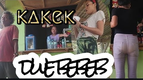 Ngopi Kakek Lansia Warkop Konokan Jalur Tengah Pinggiran Sungai.