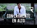 CON LA FRENTE EN ALTO