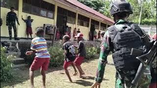 joget daboi, bersama anak- anak  Papua...