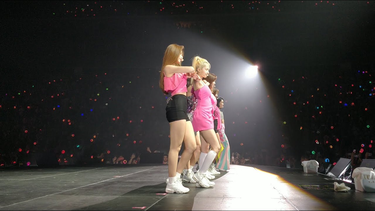 190721 [FANCAM] [4K] TWICE - 'WHAT IS LOVE' TWICELIGHTS