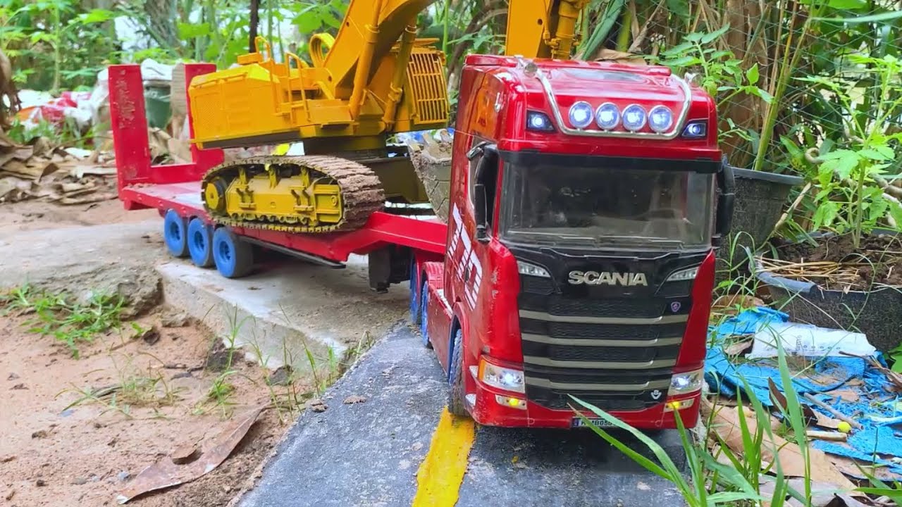 RC Excavator Loading RC Dump Truck – Perfect Teamwork!