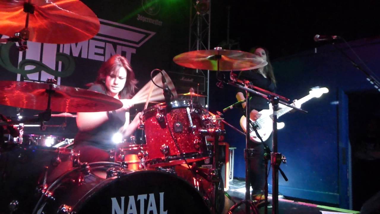 The Amorettes - Bull by the Horns