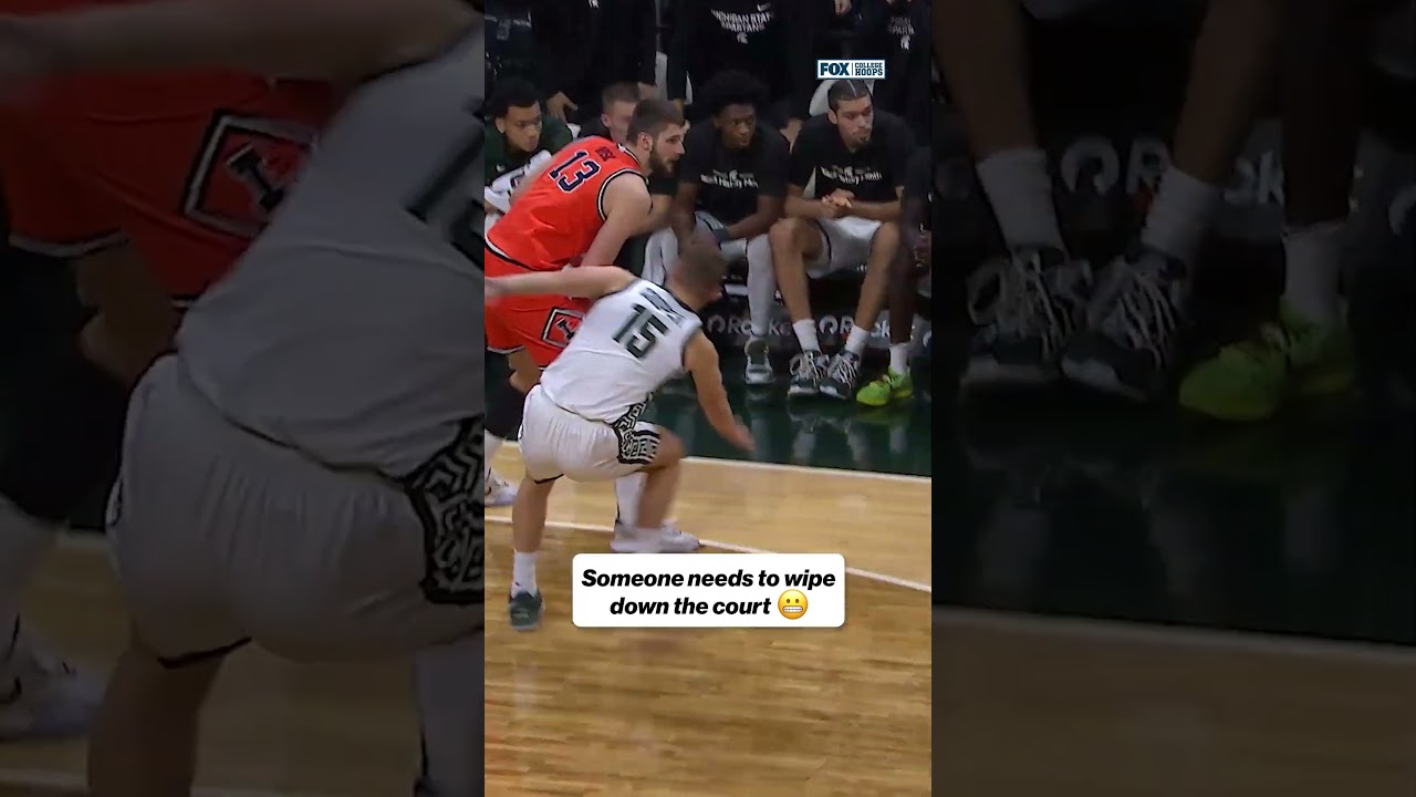 The court is getting slippery 😬 