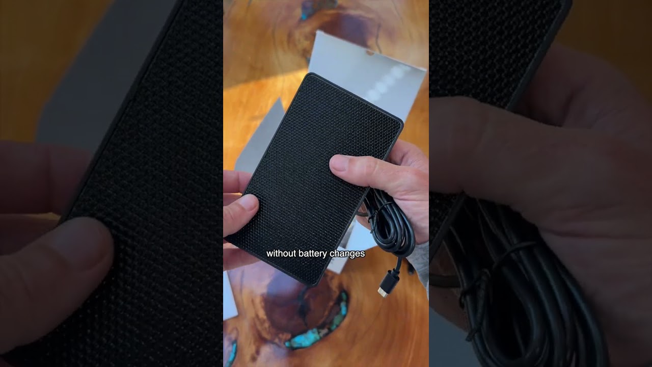 The GALAYOU R1 security camera gives you a 360° 2k resolution view with solar and battery power.